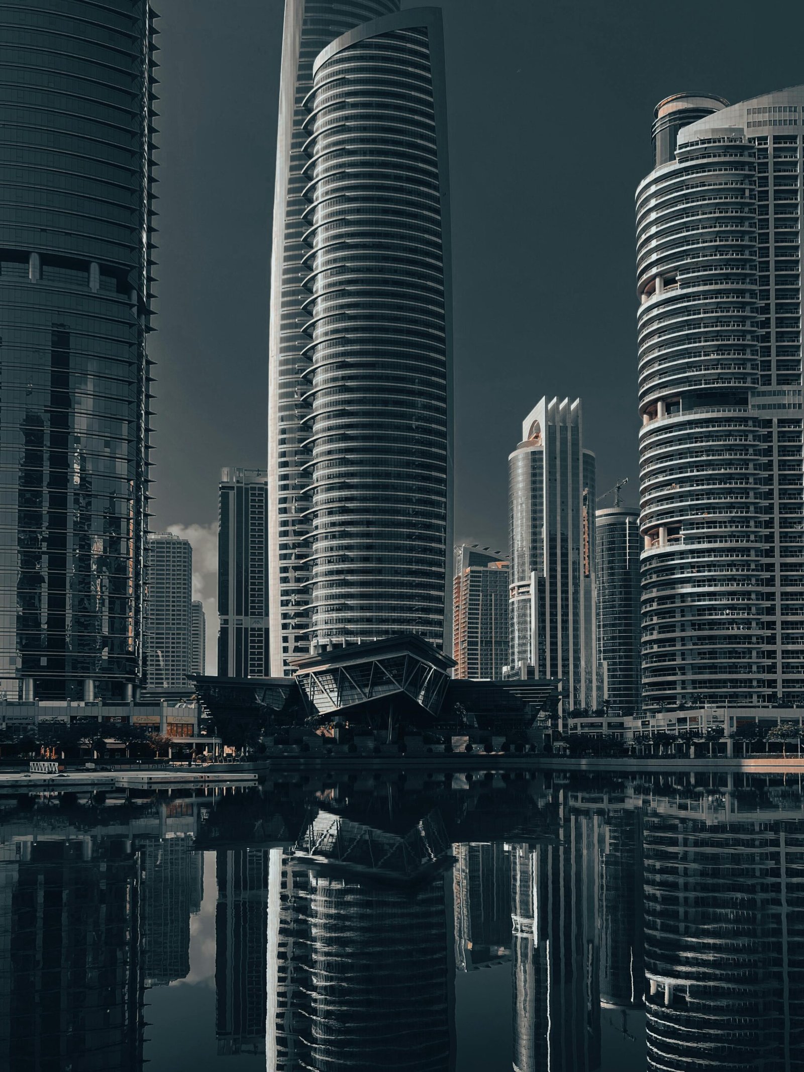 Jumeirah Lake Towers JLT — Property Guide for Investors